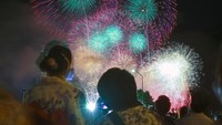 Festival Kembang Api Kanagawa di Yokohama yang paling favorit. Acara tahunan ini selalu ditunggu lho.