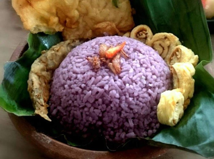 Iseng Masak Nasi Sambil Kukus Ubi, Hasilnya Jadi Nasi Ungu Cantik
