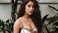 Hal ini pun membuat aktris berusia 25 tahun itu dijuluki Bollywood Sweetheart. Dok. Instagram