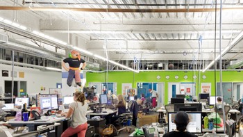 Ada juga ruang kerja yang cukup padat seperti ini. Foto: Office Snapshot