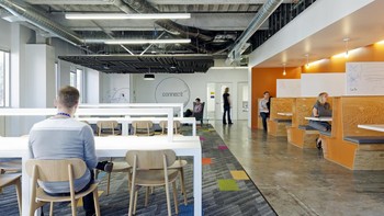 Di kantor ini, juga dikendalikan operasional Instagram dan WhatsApp. Foto: Office Snapshot