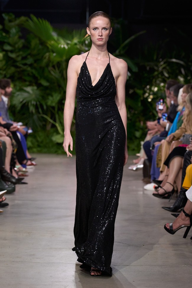 Kehidupan para perempuan kota yang bebas dan elegan kembali menginspirasi Michael Kors untuk koleksi busana yang ditampilkan di New York Fashion Week Spring/Summer 2023. Foto: Dok. Michael Kors.
