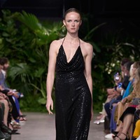 Kehidupan para perempuan kota yang bebas dan elegan kembali menginspirasi Michael Kors untuk koleksi busana yang ditampilkan di New York Fashion Week Spring/Summer 2023. Foto: Dok. Michael Kors.