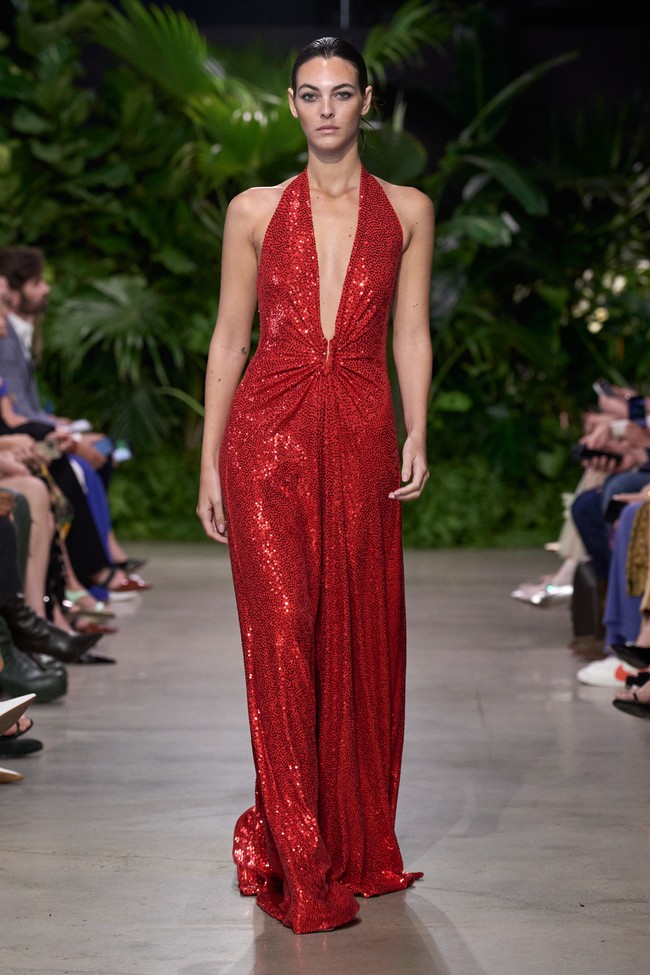 Kehidupan para perempuan kota yang bebas dan elegan kembali menginspirasi Michael Kors untuk koleksi busana yang ditampilkan di New York Fashion Week Spring/Summer 2023.  Foto: Dok. Michael Kors.