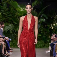 Kehidupan para perempuan kota yang bebas dan elegan kembali menginspirasi Michael Kors untuk koleksi busana yang ditampilkan di New York Fashion Week Spring/Summer 2023.  Foto: Dok. Michael Kors.