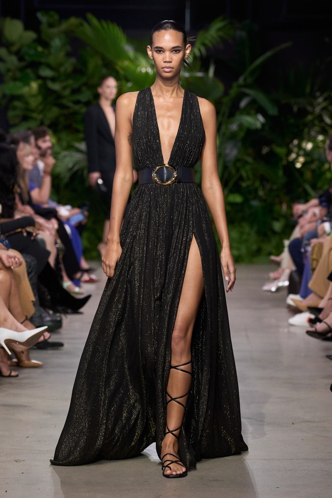 Kehidupan para perempuan kota yang bebas dan elegan kembali menginspirasi Michael Kors untuk koleksi busana yang ditampilkan di New York Fashion Week Spring/Summer 2023.  Foto: Dok. Michael Kors.