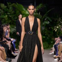 Kehidupan para perempuan kota yang bebas dan elegan kembali menginspirasi Michael Kors untuk koleksi busana yang ditampilkan di New York Fashion Week Spring/Summer 2023.  Foto: Dok. Michael Kors.
