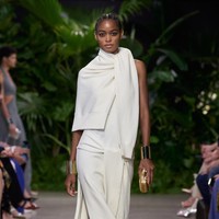 Kehidupan para perempuan kota yang bebas dan elegan kembali menginspirasi Michael Kors untuk koleksi busana yang ditampilkan di New York Fashion Week Spring/Summer 2023.  Foto: Dok. Michael Kors.