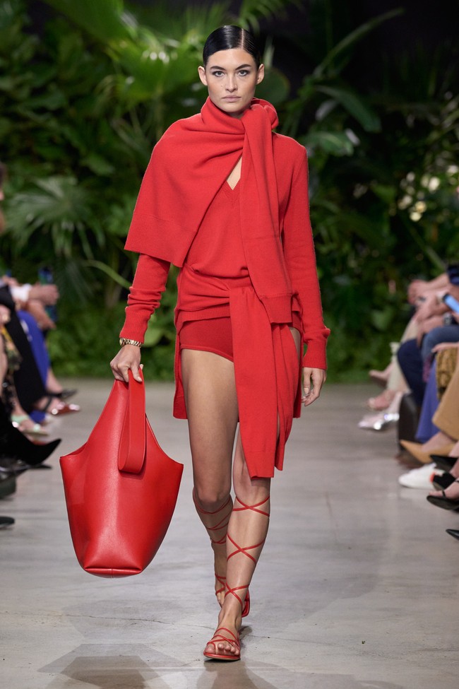Kehidupan para perempuan kota yang bebas dan elegan kembali menginspirasi Michael Kors untuk koleksi busana yang ditampilkan di New York Fashion Week Spring/Summer 2023. Foto: Dok. Michael Kors.