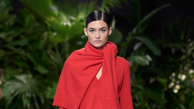 10 Koleksi Michael Kors Spring/Summer 2023, Busana Urban Resort