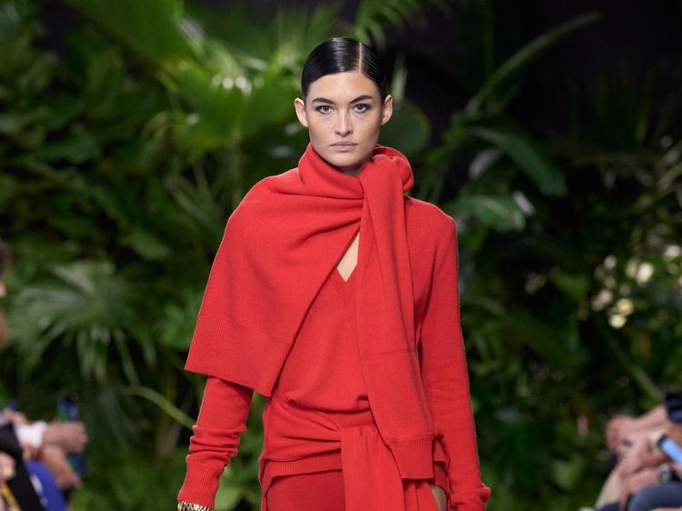10 Koleksi Michael Kors Spring/Summer 2023, Busana Urban Resort