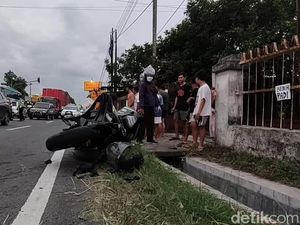 Bus Ugal-ugalan Tabrak Motor di Kulon Progo, 1 Orang Tewas