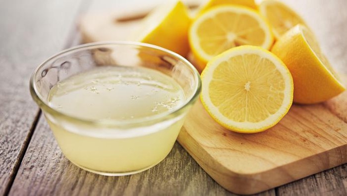 Jangan Peras Lemon ke Makanan Panas, Ini Sebabnya