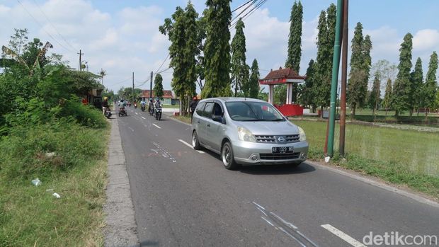 Lokasi laka beruntun di Jalan Mrisi, Pedukuhan Mrisi, Kalurahan Tirtonirmolo, Kapanewon Kasihan, Kabupaten Bantul, Rabu (21/9/2022).