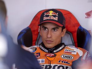 Marc Marquez Crash di Sesi Pemanasan!