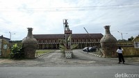 Di Ramin Bantang ini juga memiliki patung anjing dan patung manusia, ini memiliki sejarah bahwa nenek moyang masyarakat adat Dayak yang sering berburu.