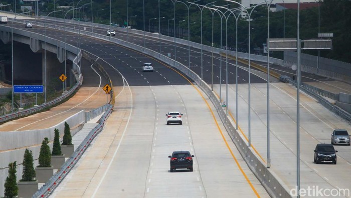 Melihat Tol Serpong-Balaraja Seksi 1A yang Baru Diresmikan Jokowi Tol Serpong-Balaraja seksi 1A resmi beroperasi dan sudah diresmikan Presiden Jokowi. Tol ini membentang sepanjang ±4 kilometer.