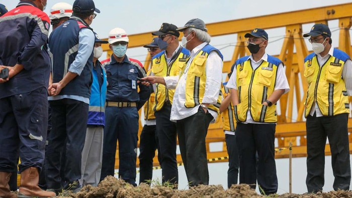 Pembangunan Jalan Tol Jakarta-Cikampek (Japek) II Selatan terus dilakukan. Jalan tol ini ditargetkan rampung pada 2024.