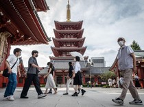 Turis Nakal! Menyusup ke Kuil Tertua Kyoto Lalu Rusak Pagar Kayu