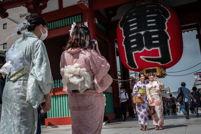 People visit Sensoji Temple, a popular tourist location, in Tokyo on September 13, 2022. (Photo by Yuichi YAMAZAKI / AFP) (Photo by YUICHI YAMAZAKI/AFP via Getty Images)