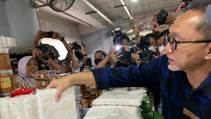 Menteri Perdagangaan Zulkifli Hasan Blusukan ke Pasar Badung, Bali