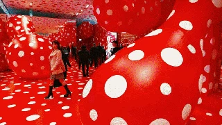 Yayoi Kusama Berpulang, Mengenang 3 Karya Ikonik Seniman Polkadot
