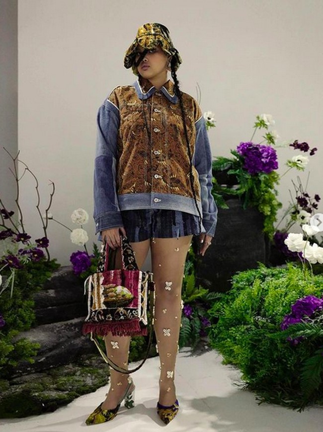 Sebelum melangkahkan kaki di London Fashion Week, Shahnaz sudah terlebih dulu membangun karier di Tanah Air. Di bawah naungan I-vy Model Managements, model 27 tahun ini pernah tampil untuk desainer ternama seperti Toton dan 2Madison Avenue. (Foto: Instagram/@shahnaz.indira)