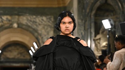 7 Foto Shahnaz Indira, Model Curvy Indonesia Debut di London Fashion Week