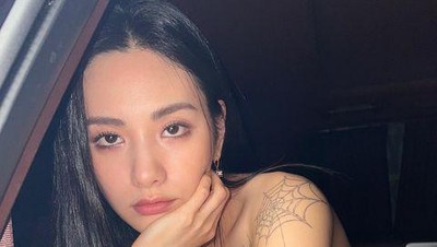NANA eks After School Bikin Heboh Pamer Tubuh Penuh Tato