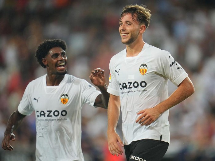 VALENCIA, SPAIN - SEPTEMBER 04: Nico Gonzalez of Valencia CF celebrates after scoring their team's fourth goal during the LaLiga Santander match between Valencia CF and Getafe CF at Estadio Mestalla on September 04, 2022 in Valencia, Spain. (Photo by Aitor Alcalde/Getty Images)