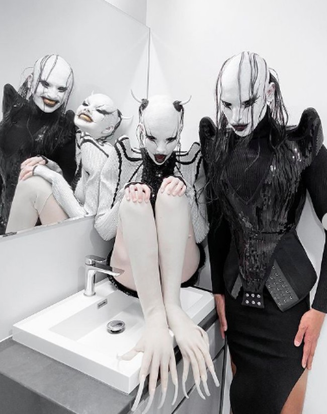 Hannah dan Steven mengaku tidak peduli dengan tatapan aneh orang saat melihat mereka. Dalam keterangan fotonya, mereka mengaku memiliki hak untuk tampil sesuka hati. Foto: dok. Instagram/@matieresfecales