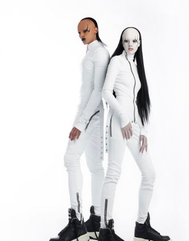 Dengan bantuan makeup prostetik, Hannah dan Steven membuat diri mereka terlihat seperti alien Foto: dok. Instagram/@matieresfecales