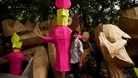 Patung-patung tersebut akan diwarnai sesuai karakternya. Dalam festival Dussehra, nantinya Patung Rahwana akan dibakar.