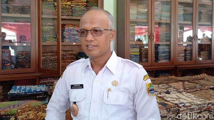 Pemilik sekaligus pendiri Toko Batik Windarsari langganan Istana, Aswanda (44), saat ditemui di galerinya di Desa Kliwonan, Kecamatan Masaran, Sragen, Rabu (21/9/2022).