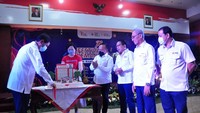 Kegiatan pemberian penghargaan ini merupakan bentuk kolaborasi antara PMI dan PT Suntory Beverage and Food Indonesia (SBFI).