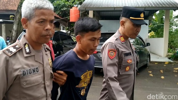 Polisi menangkap suami pembunuh istri di Pemalang, Rabu (21/9/2022). Polisi menangkap suami pembunuh istri di Pemalang, Rabu (21/9/2022).