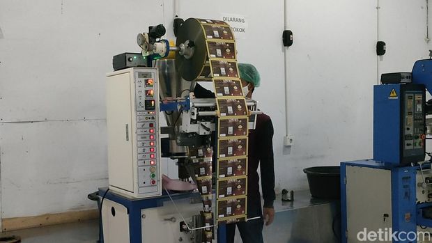 Pondok Pesantren Sadang Lebak mampu memproduksi minuman herbal hingga di ekspor ke 3 negara.