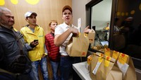 Gerai tersebut hanya buka untuk layanan take away atau pesan antar.