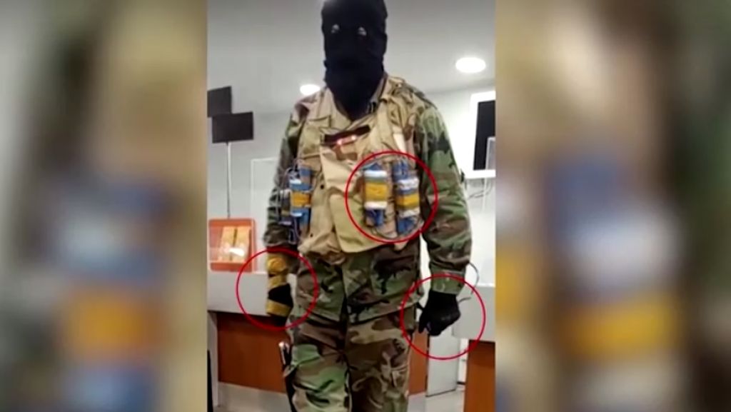 Pria Berseragam Tentara Sandera 12 Orang di Bank Georgia