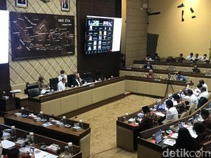 Komisi II DPR Minta Mendagri Cabut SE PJ Kepala Daerah Bisa Mutasi Pegawai