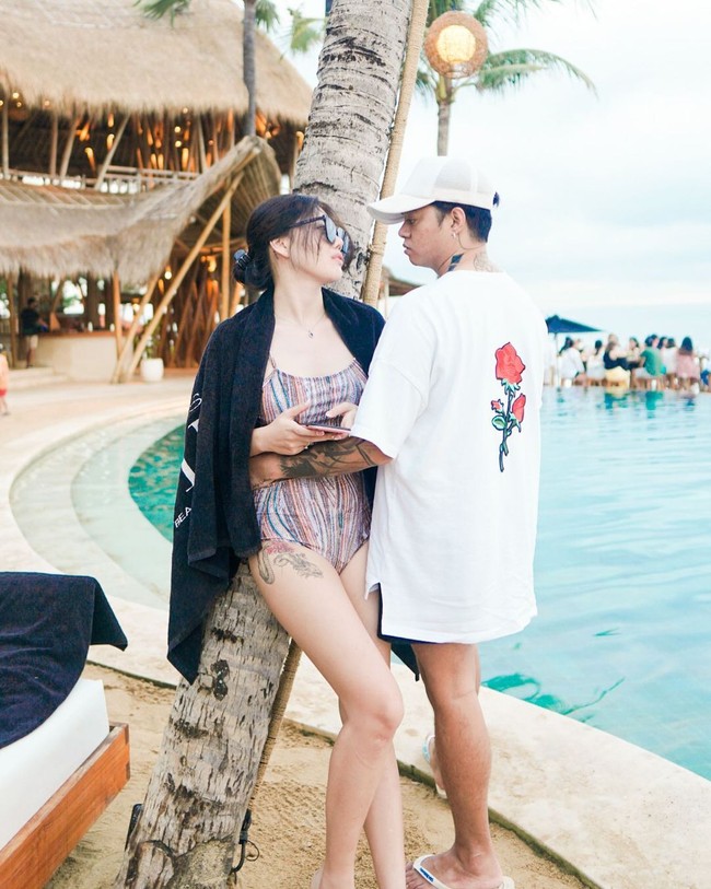 Kabar Reza Arap selingkuh dari Wendy Walters sampai saat ini belum diklarifikasi kedua belah pihak tapi postingan Wendy di Twitter dianggap sebagai bukti. Wendy sempat menuliskan bahwa dirinya gak kuat dan membahas soal perselingkuhan.Foto: Instagram @ybrap