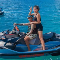 Wendy yang menikah dengan Reza Arap pada 2021 itu menanggapi tulisan netizen bahwa ada penyebab jika suaminya benar berselingkuh. Ia membalas cuitan tersebut bahwa perselingkuhan tidak seharusnya dibenarkan.Foto: Instagram @ybrap