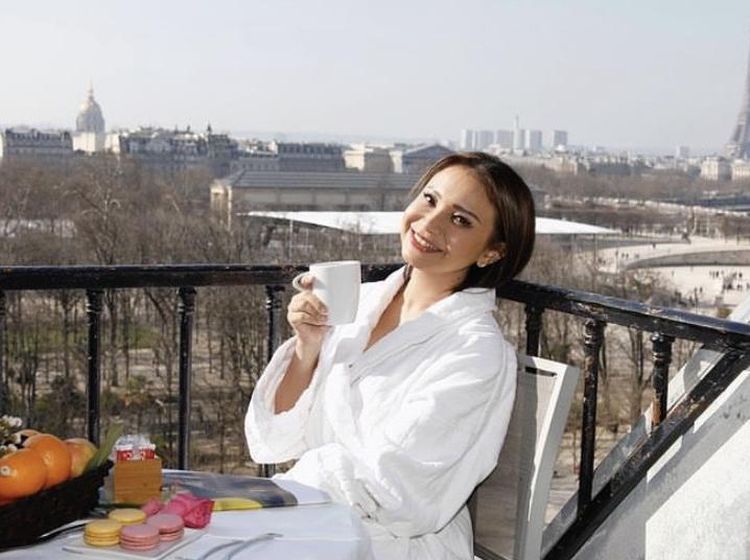 Intip Yuk Keseruan Rossa Saat Piknik dan Ngopi di Paris