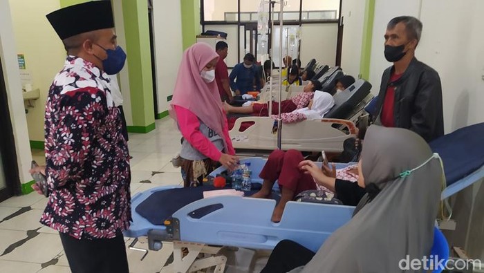 Sejumlah siswa MI diduga keracunan dirawat di RSUD Tidar Kota Magelang, Rabu (21/9/2022).