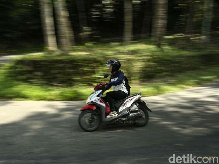 Sensasi Berkendara di Tikungan Tajam Bukit Vandering