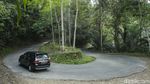 Sensasi Berkendara di Tikungan Tajam Bukit Vandering