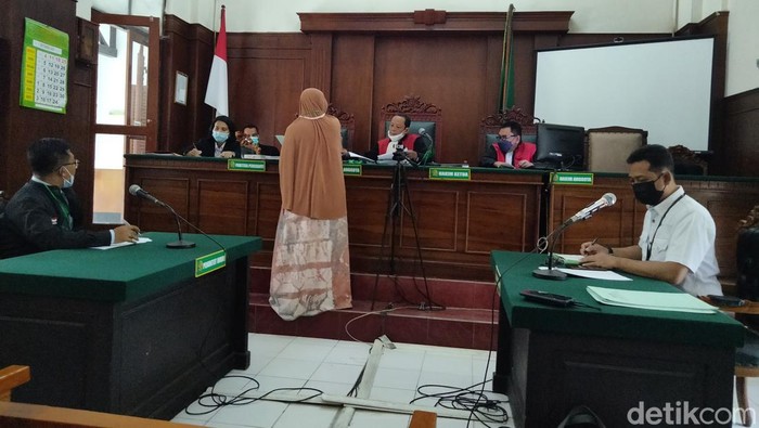 Sidang duplik gugatan penetapan permohonan nikah beda agama oleh PN Surabaya di Ruang Tirta, PN Surabaya.