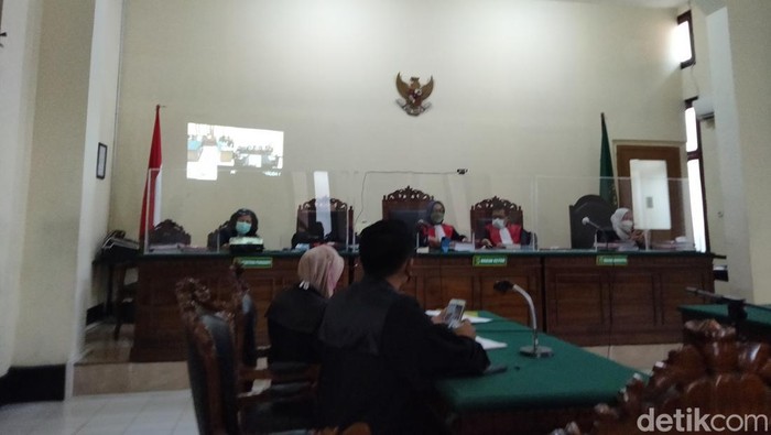 Sidang tuntutan terdakwa penggelapan uang perusahaan di PN Surabaya