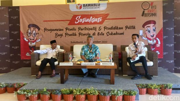 Sosialisasi pemilu kepada pelajar di Kota Sukabumi.