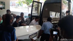 Isak Tangis Duka Keluarga PNS Semarang Saksi Korupsi yang Dibunuh